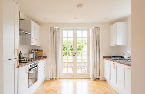 Hythe House | Vine Cottage by Bloom Stays