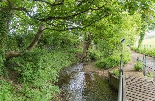Hythe House | Vine Cottage by Bloom Stays