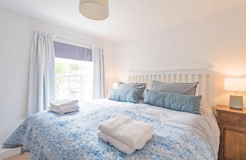 Hythe House | Vine Cottage by Bloom Stays