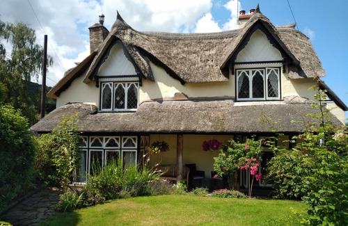 Porlock Cottage | Vine Cottage - Ensuite at The Gables