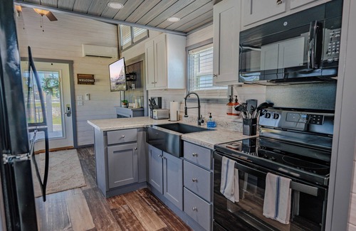 Fredericksburg Cottage | Vine Time - 098