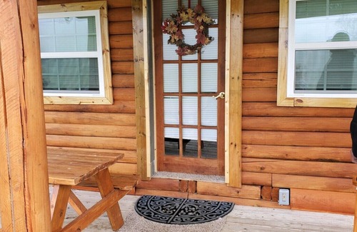 Murphy Cabin | Vineyard Cabin Rental