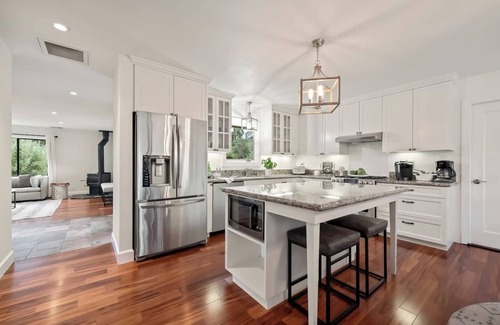 Kenwood House | Vineyard Lane Retreat Pool Hot Tub