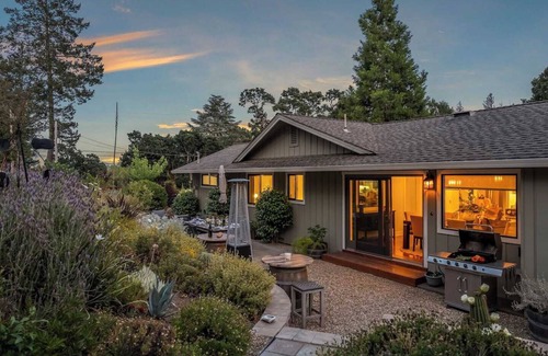 Kenwood House | Vineyard Lane Retreat Pool Hot Tub