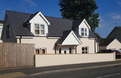 Saundersfoot House | Vineyard Vale Cottage