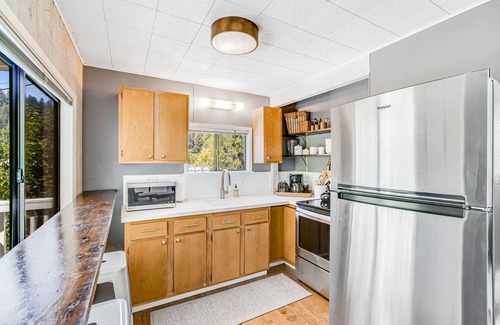 Guerneville Cottage | Vineyard view studio by Russian River w/private balcony, patio, grill, & WiFi