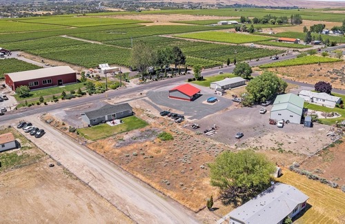 Benton City House | Vineyard Views in the Heart of Washington Wine Country