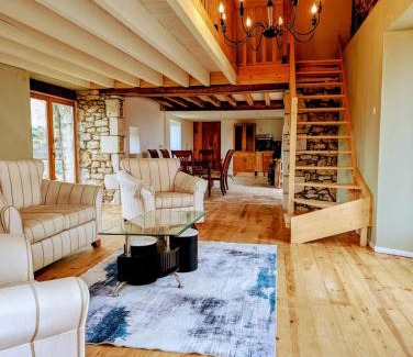 Sigoules House | Vineyard Villa with Pool and Hot Tub