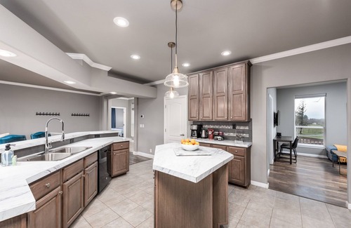 Victor House | Vineyard Vista Retreat | Close to Wineries, Lakes, & More! Sleeps 6, Hot Tub