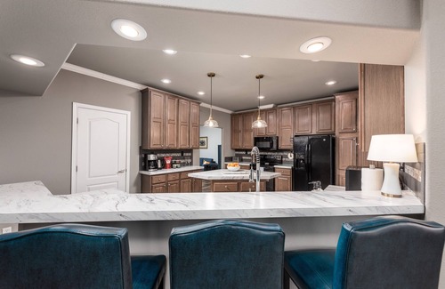 Victor House | Vineyard Vista Retreat | Close to Wineries, Lakes, & More! Sleeps 6, Hot Tub