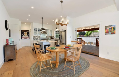 Healdsburg House | Vineyard Vue | Complimentary wine tasting at Croix Estate included!
