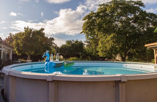 Healdsburg House | Vineyards Edge - Pool, Hot Tub, Bikes, Pets Welcome, Fire Pit- 1mi to Downtown