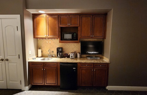 Napa Apartment | Vino Bello next to Meritage Resort "Taste of Napa". 2 Double Beds, Sleeps 4.