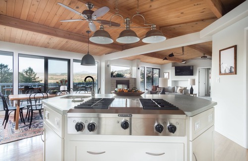 Santa Rosa House | Vino Blanco by AvantStay | Private Wine Country Home w/Mtn Views & Deck
