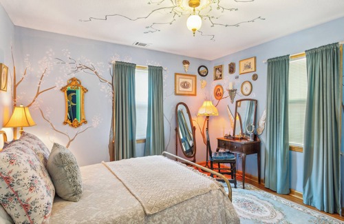 Pooler House | Vintage 1940 Cottage with Quaint Charm