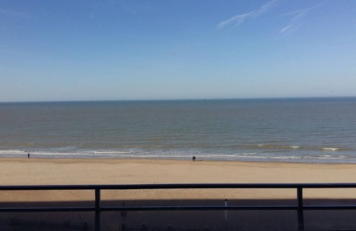 Ostend City Centre Apartment | Vintage 70's design appartment with stunning sea views