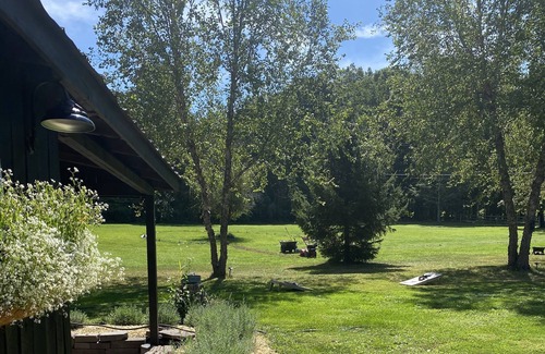 Baptistown House | Vintage Airstream “Lost inn Lavender”