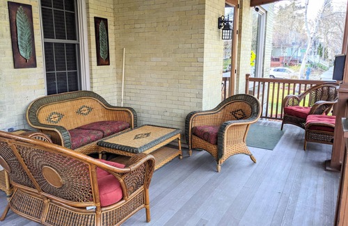 Bay View Condo | Vintage Bayview Heaven on the Park w/Secret Lounge