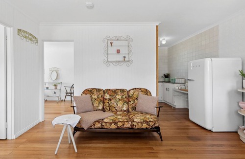 Ocean Grove Apartment | Vintage Beach Shack Ocean Grove