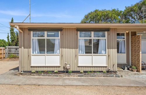 Ocean Grove Apartment | Vintage Beach Shack Ocean Grove