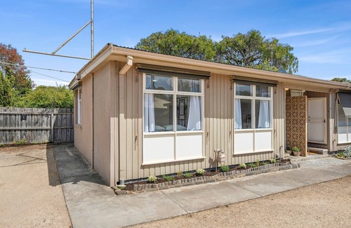 Ocean Grove Apartment | Vintage Beach Shack Ocean Grove