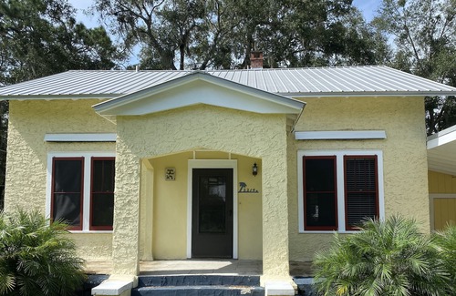 Palatka House | Vintage Bungalow on Private lot 5 mins St Johns River
