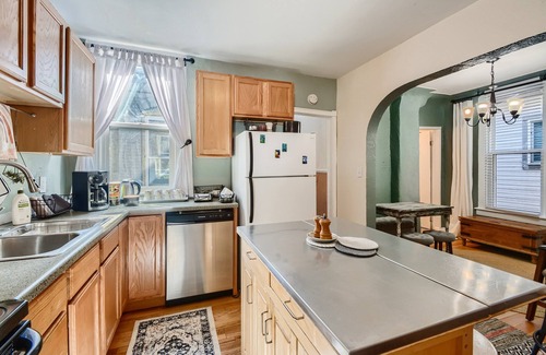 Lincoln Park House | Vintage Charm in the Heart of Denver!