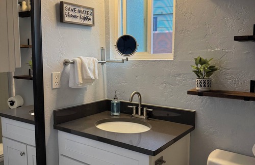 Prescott Heights House | Vintage Charm, Modern Comfort & Private Casita. 3 bedrooms and 3 bathrooms.