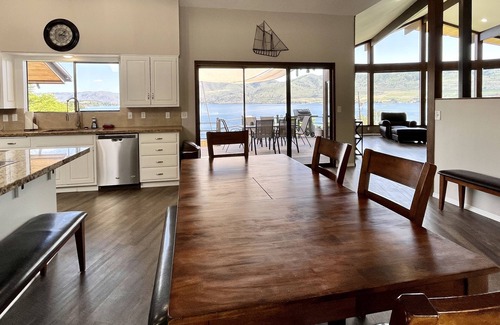 Manson House | Vintage Charm: Spacious, Hot Tub, Dock Access, Pet-Friendly, WiFi, Near Chelan