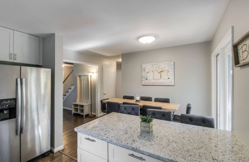 Nashville House | Vintage Charm-Wine cellar/bar room, sleeps 12!