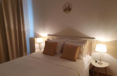 Ampelokipoi Apartment | Vintage Chic