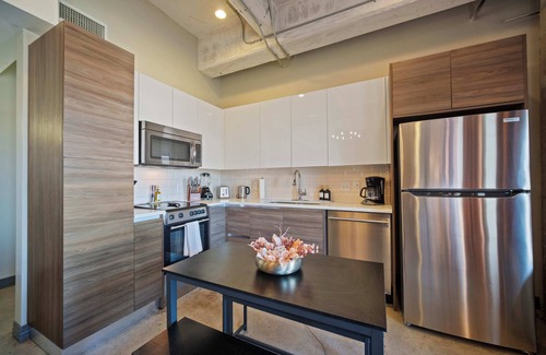Downtown Dallas Apartment | Vintage Chic Loft w/Free Valet, Pool, Gym
