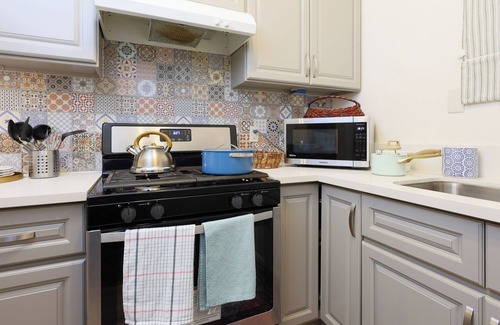 Santa Ana Apartment | Vintage Coastal Charm 10 mins. drive to Disneyland