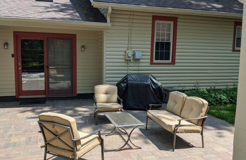 Edinboro Cottage | VINTAGE COTTAGE NEAR LAKE EDINBORO
