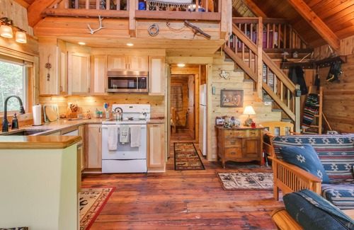 Cle Elum Cabin | Vintage dog-friendly riverfront cabin with covered deck & fireplace - near lake