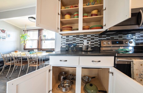 Sioux Falls House | Vintage Experience - Mid Century Retro Retreat- 2 Bedroom in Central Sioux Falls