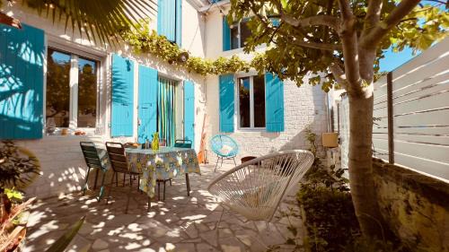 Saint-Fort-sur-Gironde House | Vintage Guesthouse