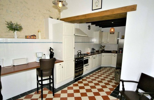 Lusignac House | Vintage Holiday Home in Lusignac with Pool