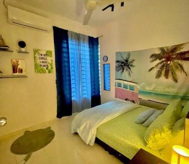 Hutan Kampung House | Vintage Houze, fully aircond, Wi-fi, Netflix, Coway