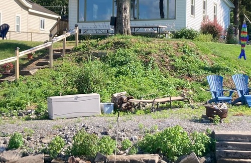 Bridgeport House | Vintage Lake House Nestled on the South Shore of Oneida Lake