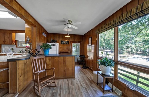 Chapin House | Vintage Libby on the Lake | 3 BR | Pet Friendly!
