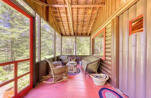 Boothbay Harbor Cabin | Vintage, Log Cabin in the Woods with Beach Club Access About One Mile Away