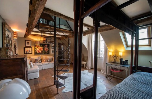 Arsenal Apartment | Vintage Luxury Typical of a beautiful and centuries old home On PLACE DE VOSGES