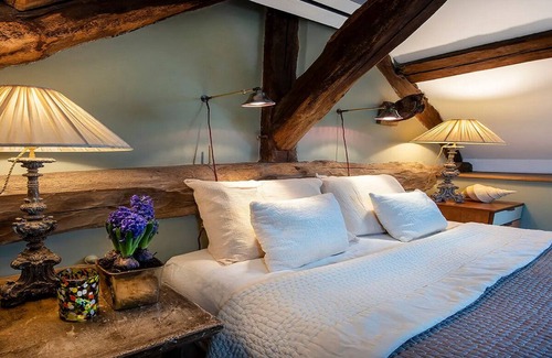 Arsenal Apartment | Vintage Luxury Typical of a beautiful and centuries old home On PLACE DE VOSGES