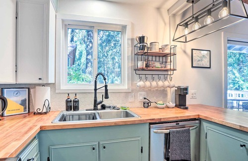 Arrowhead Villas Cabin | Vintage-Modern Lodge 2 Mi to Lake Arrowhead!