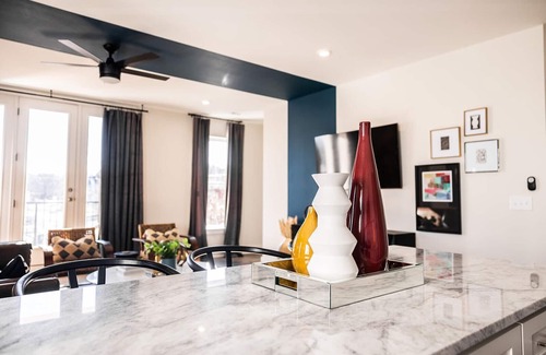 Whitebridge House | Vintage Nashville - Rooftop Deck - Mins to Broadway