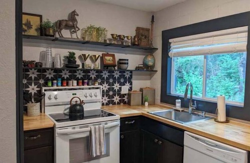 Manhattan House | Vintage Ships Inn Duplex