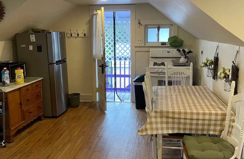 Wildwood Crest Apartment | Vintage spirit, clean, open, airy, room to relax