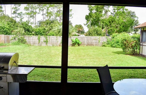 Palm Coast House | Vintage-Style Palm Coast Retreat w/Sunroom