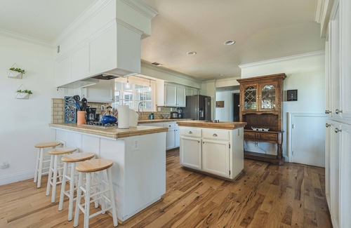 Paso Robles Other | Vinyl Vineyards Farmhouse - Luxurious Vineyard Farmhouse, pool, hot tub, views 4 bed 4 bath